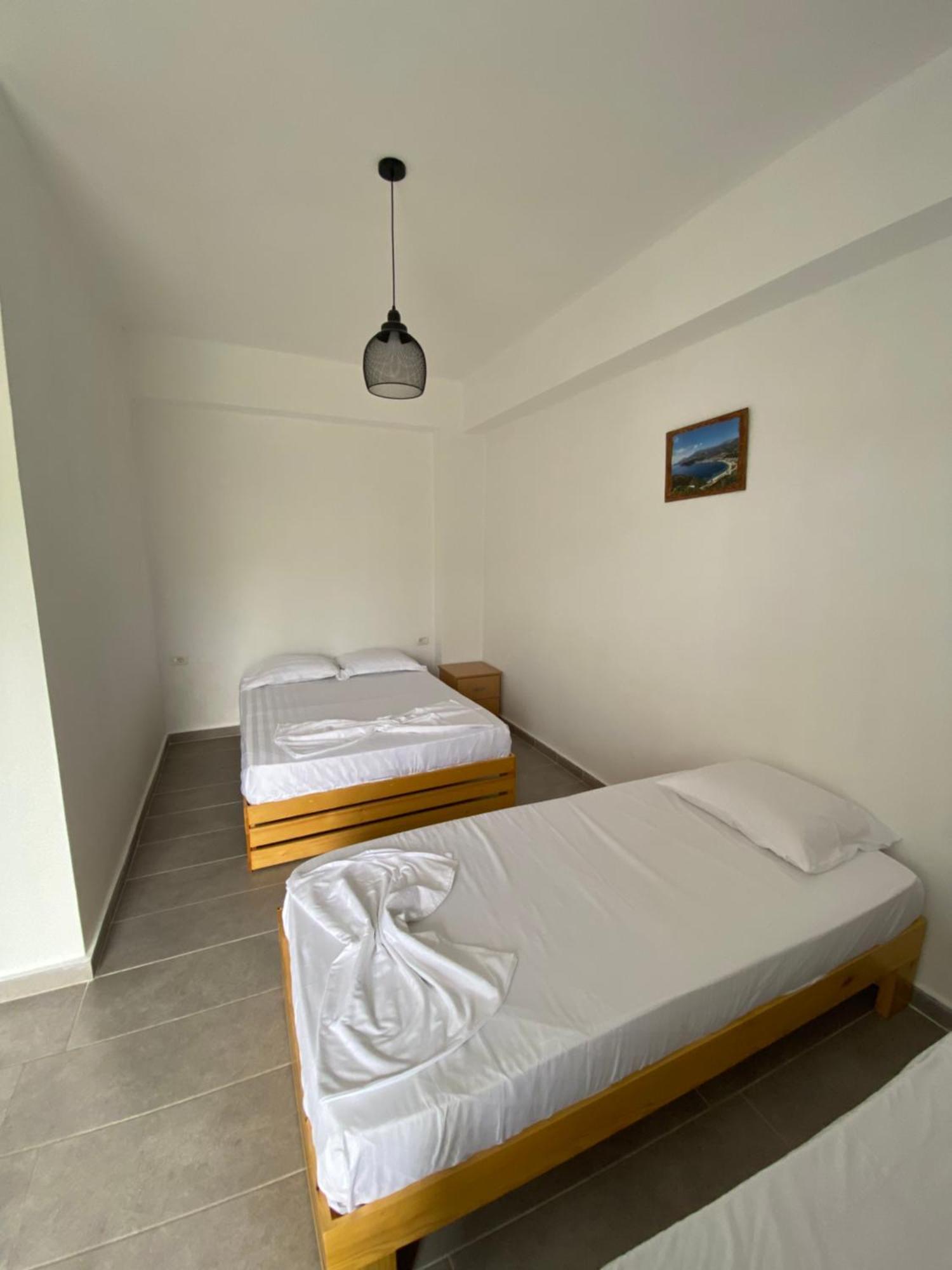 Eleni'S Holiday Rooms Himarë Exterior foto