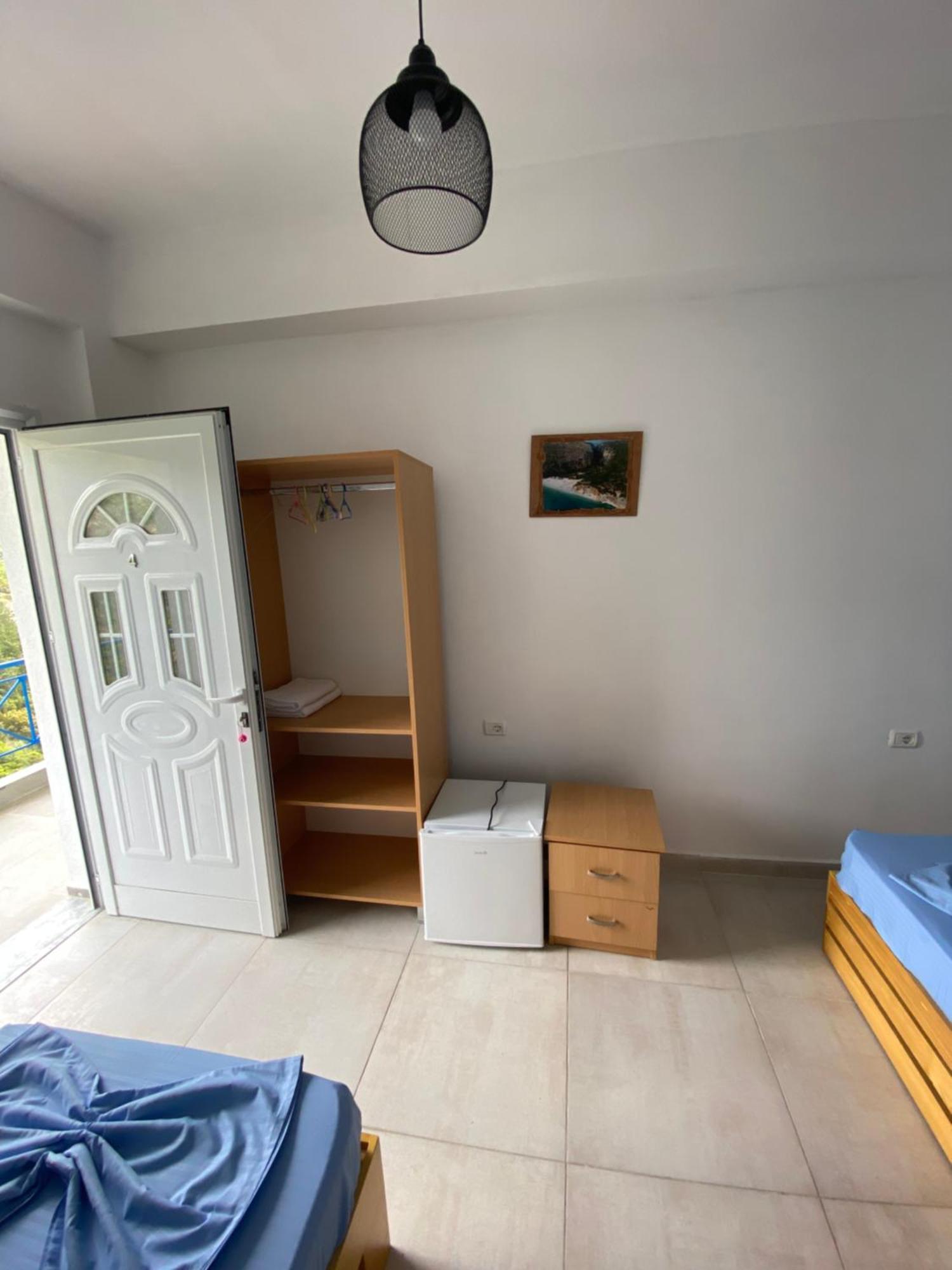 Eleni'S Holiday Rooms Himarë Exterior foto